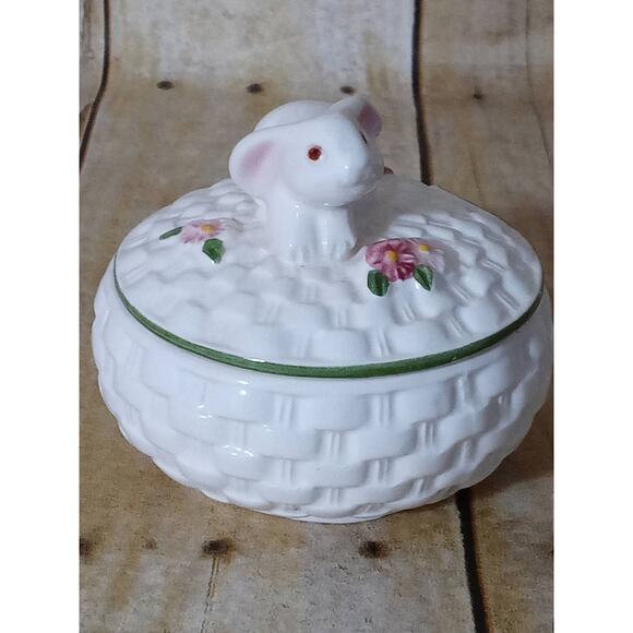 Vintage Bunny Dish Basket Weave w/Rabbit Lid & Flower Trim Avon (4b) - Picture 3 of 6
